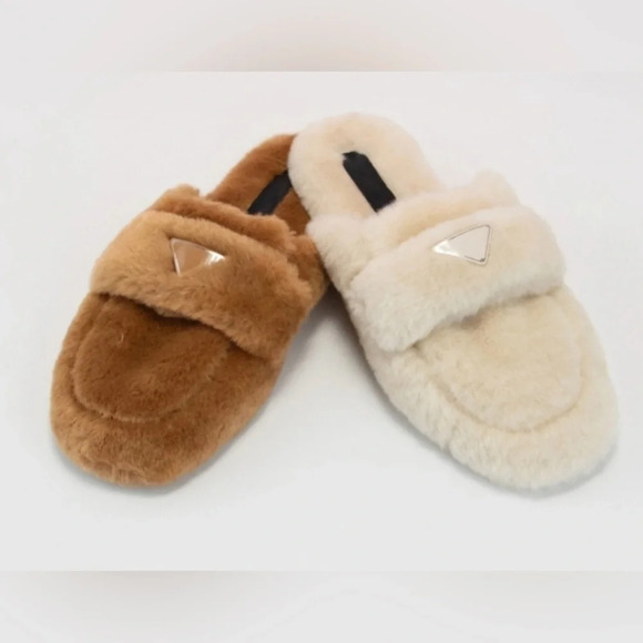 New Stylish Slippers in Black - Size 7.5 - Cozy, Chic Design New in Box - Picture 3 of 5